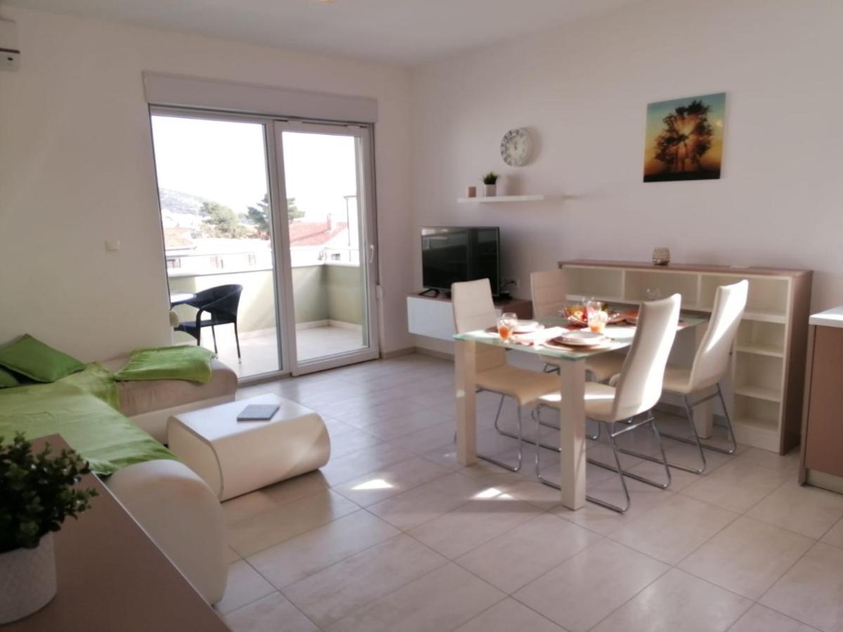 Apartment Mali San Trogir Buitenkant foto